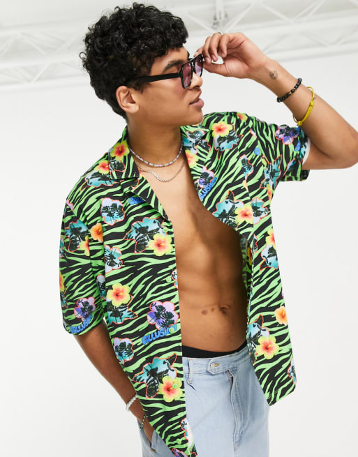 Conjunto de camisa con solapas y pantalones cortos con estampado de tigre y flores de COLLUSION