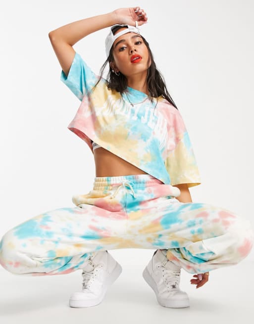 Conjunto de camiseta y joggers con efecto tie dye de Tommy Jeans