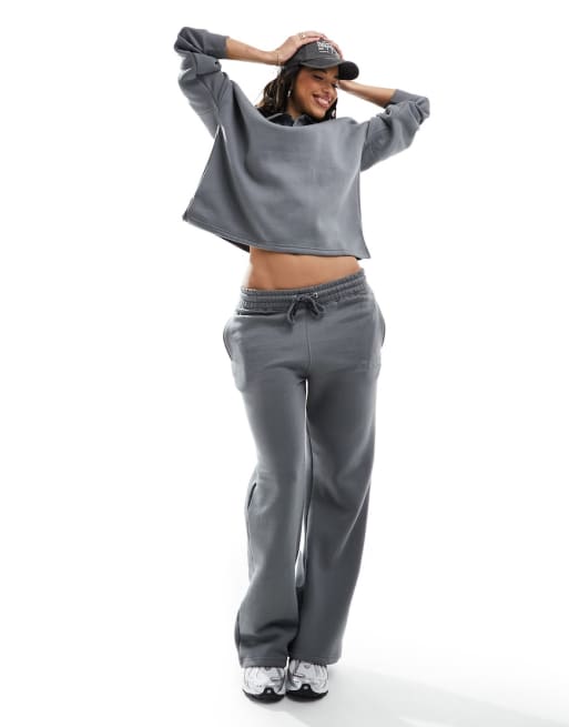 Conjunto de chándal gris carbón de jersey de manga larga y joggers de In The Style