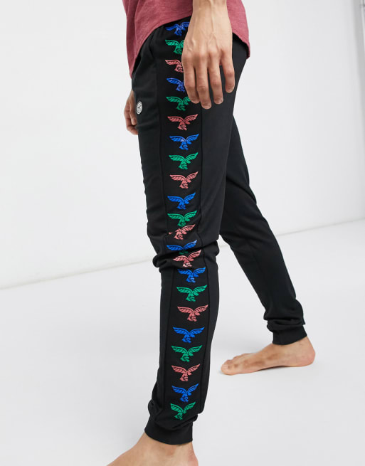 Conjunto de estar por casa con logo luminoso de Le Breve