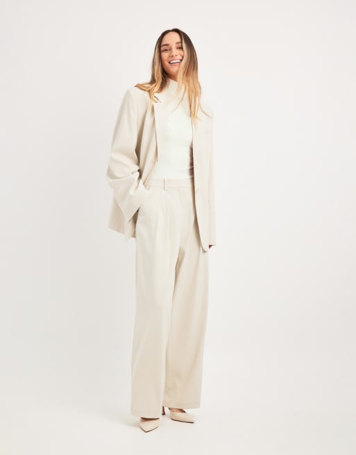 Conjunto de sastre color arena de americana y pantalones de NA-KD