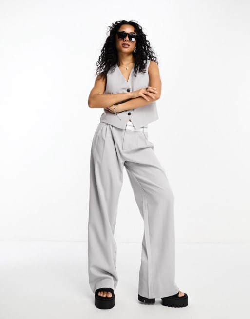 Conjunto de sastre gris de chaleco y pantalones con cinturilla en contraste de Only