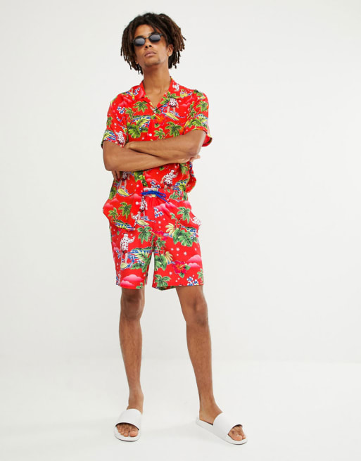 Conjunto de shorts de baño y camisa con diseño navideño de Papá Noel surfero de ASOS DESIGN