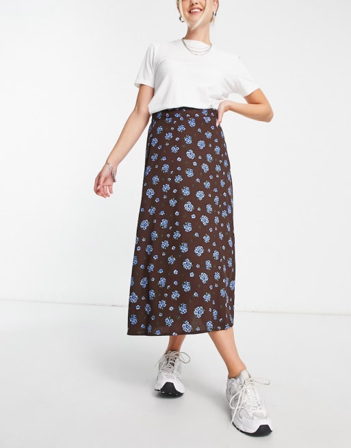 Conjunto marrón de falda midi y camisa con estampado floral de Monki