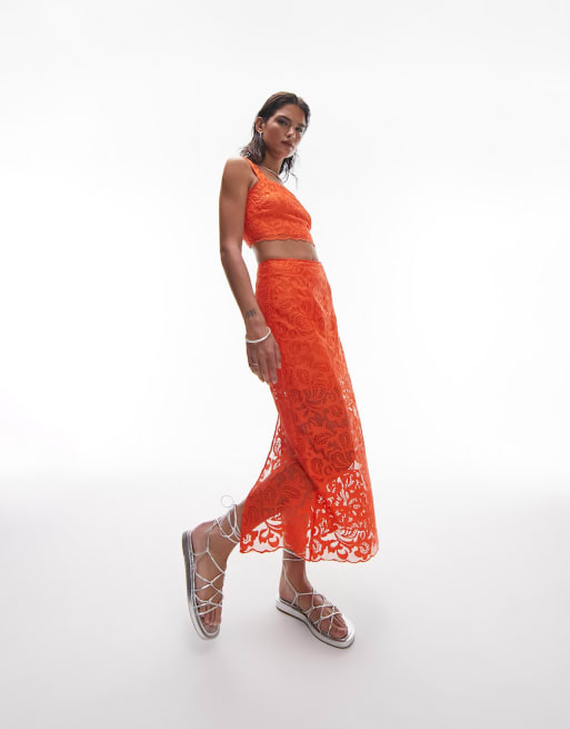 Conjunto naranja con diseño de encaje de Topshop
