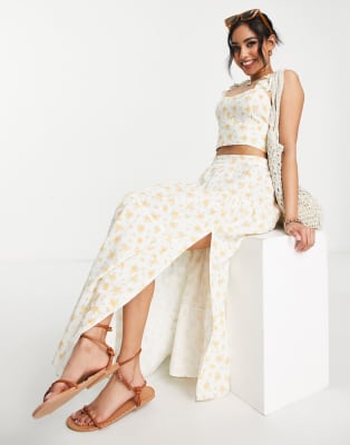 Conjunto naranja con estampado de florecitas de tejido efecto lino de Miss Selfridge Petite
