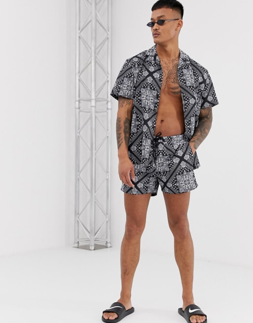 Conjunto negro con estampado paisley de Good For Nothing