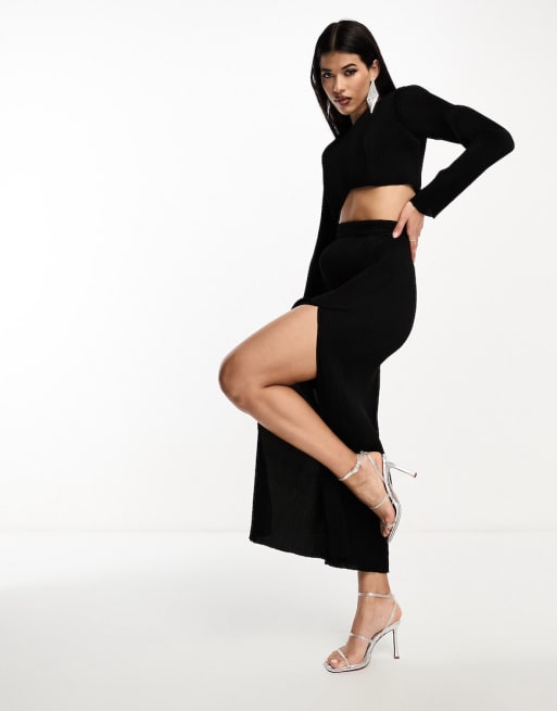 Conjunto negro de top coro y falda larga plisada de In The Style