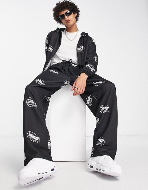 Conjunto negro extragrande con cremallera y estampado integral del logo de ASOS Unrvlld Spply
