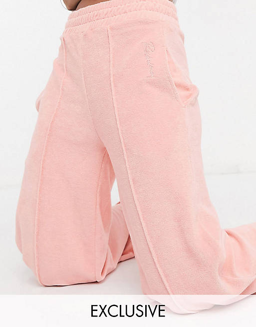 Conjunto rosa de joggers y sudadera con capucha de tejido de rizo de Reclaimed Vintage Inspired