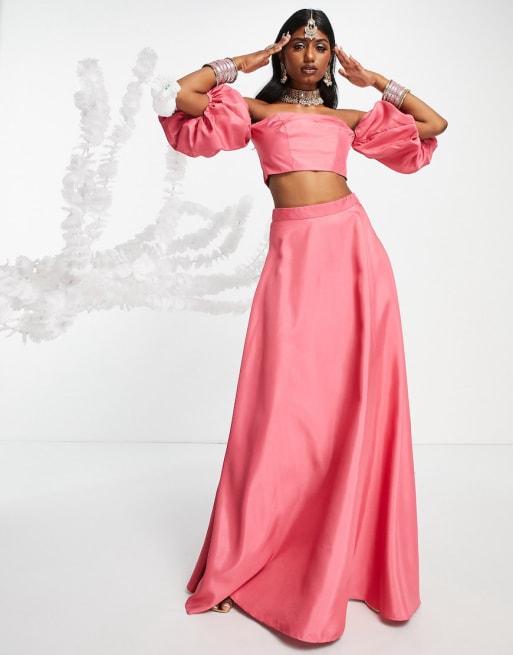 Conjunto rosa luminoso estilo lehenga de satén de ASOS DESIGN