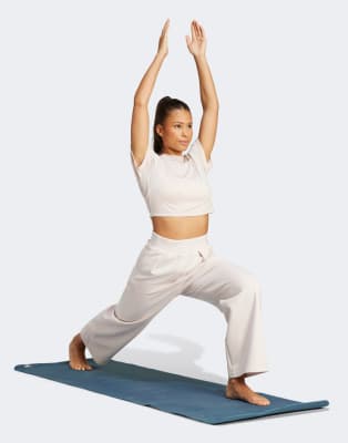 Conjunto rosa para yoga de adidas Performance