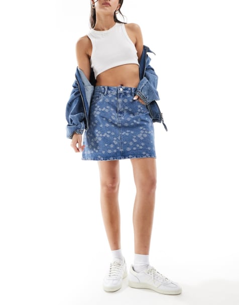 Conjunto vaquero de minifalda acampanada y top corto con escote palabra de honor y bordados florales de Vero Moda - view 1