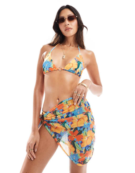 Esclusiva Missy Empire - Coordinato bikini con top a triangolo, slip e pareo in rete a fiori