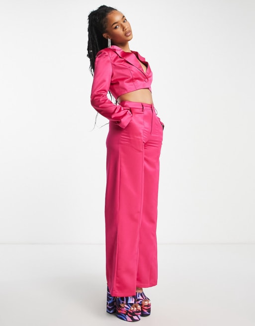 Extro & Vert Petite - Coordinato in raso rosa vivace con blazer corto squadrato e pantaloni