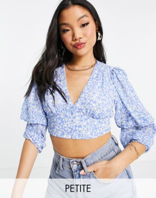 Forever New Petite - Coordinato con crop top con maniche a balze in pizzo e bottoni e gonna