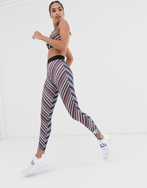 HIIT contrast stripe printed bra and leggings