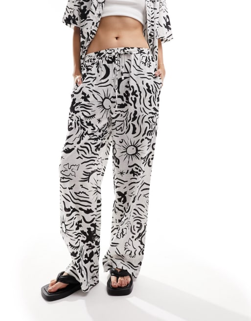 IIsla & Bird graphic print resort co-ord in white and black