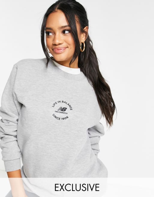 In esclusiva per ASOS - New Balance - Life In Balance - Completo con felpa grigia