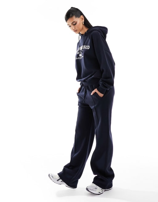 In The Style x Perrie Sian – Exklusivt set med hoodie, joggingbyxor och San Francisco-tryck