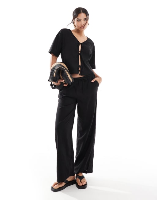JDY - Coordinato nero con top allacciato sul davanti e pantaloni