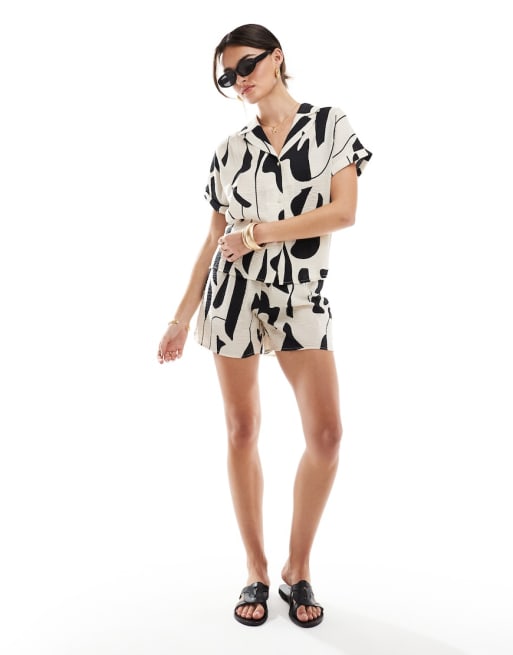 JDY textured shirt & shorts set in abstract mono print