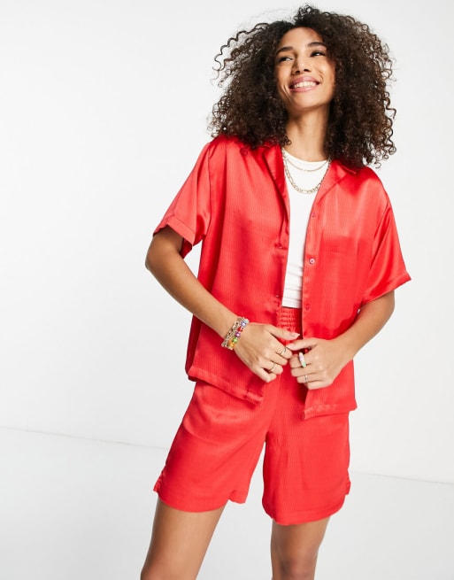 JJXX - Completo con camicia squadrata e pantaloncini in raso rosso acceso