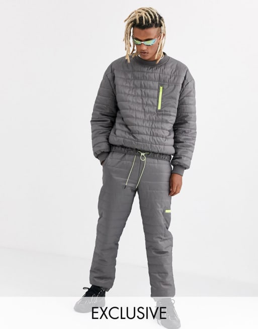 Jogger y sudadera acolchados en gris de COLLUSION