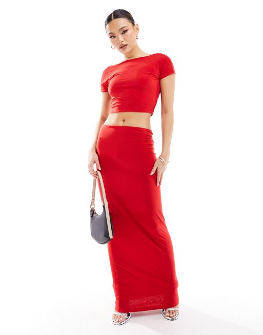 Kaiia – Czerwony zestaw: spódnica maxi i przylegający top z odkrytymi plecami