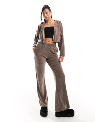 Kaiia zip through cropped hoodie co-ord in brown