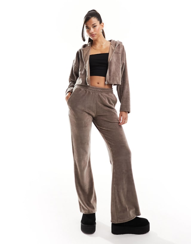 Kaiia - zip through cropped hoodie co-ord in brown