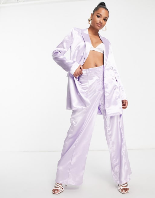Liquorish Petite – Bridesmaid – Elegantes Set aus Satin in verträumtem Flieder