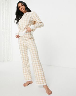 Loungeable houndstooth knitted lounge trousers in cream