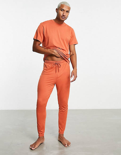 Loungeable – Rostfärgat set med t-shirt och byxor