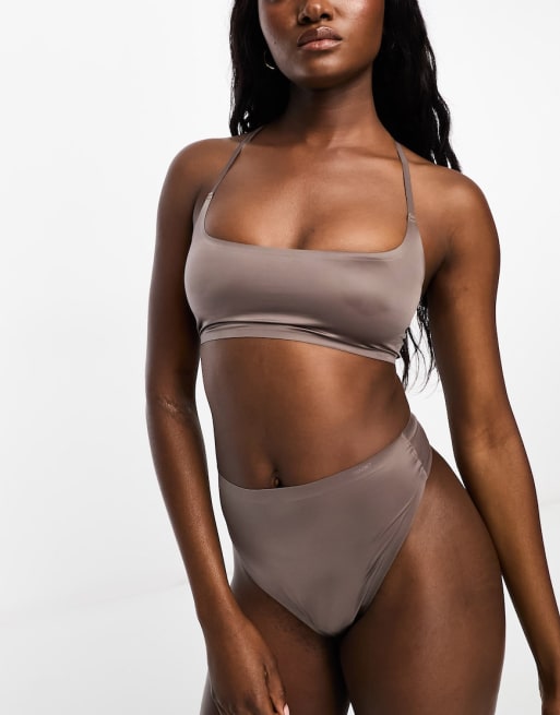 Magic Fashion - Glanzende zachte lingerieset met lage ronde hals in espresso