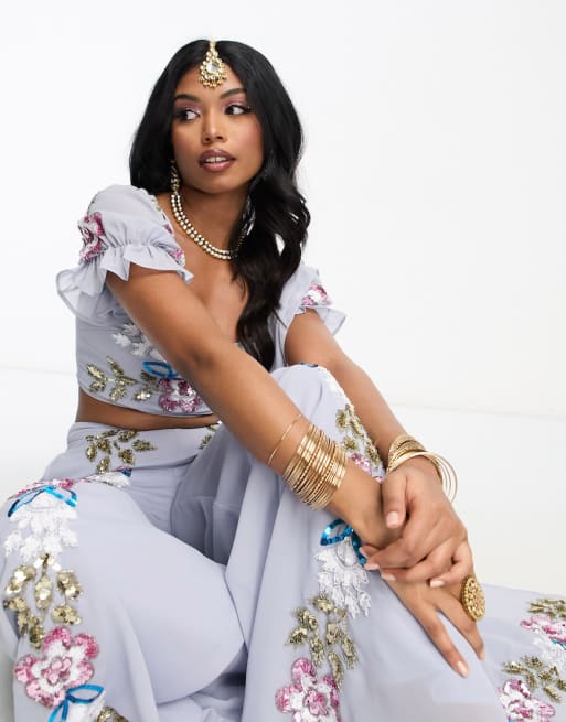 Maya - Lehenga broek, sjaal en crop top met contrasterende bloemenversiering in lichtblauw