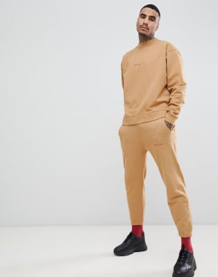 Mennace – Set mit Sweatshirt und Jogginghose in Stone 