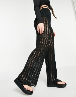 Miss Selfridge - Coordinato con pantaloni e top in maglia all'uncinetto, colore nero