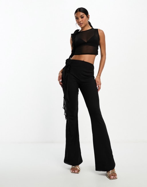 Missy Empire - Top met bloemcorsage en broek in zwart