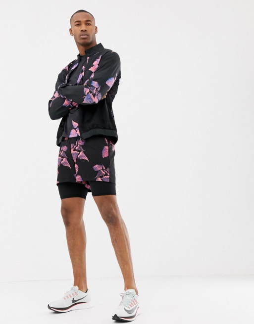 Modelo con estampado floral mix and match de ASOS 4505