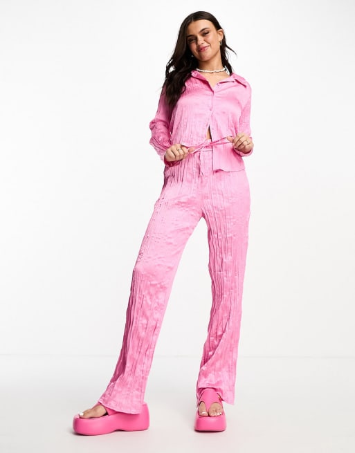 Monki - Coordinato in tessuto stropicciato con blusa e pantaloni