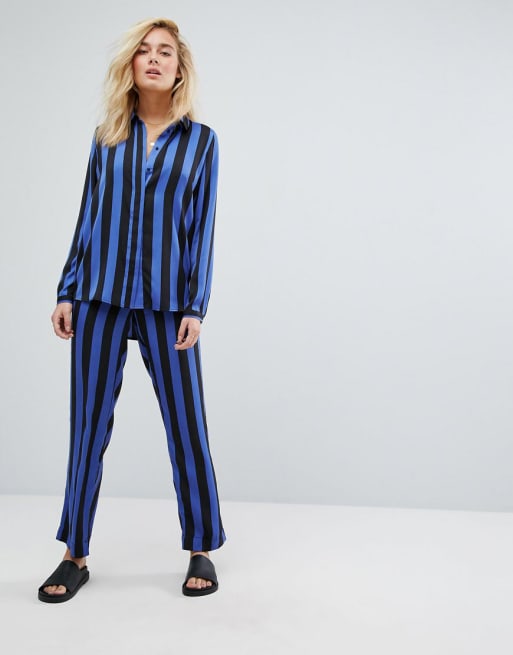 Moss Copenhagen - Ensemble chemise et pantalon décontracté en satin rayé 