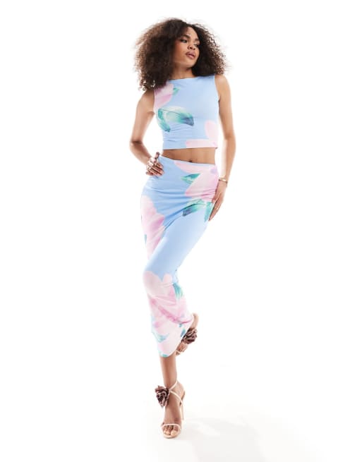 Murci - Exclusivité - Ensemble jupe longue et crop top sans manches à imprimé pivoines - Bleu