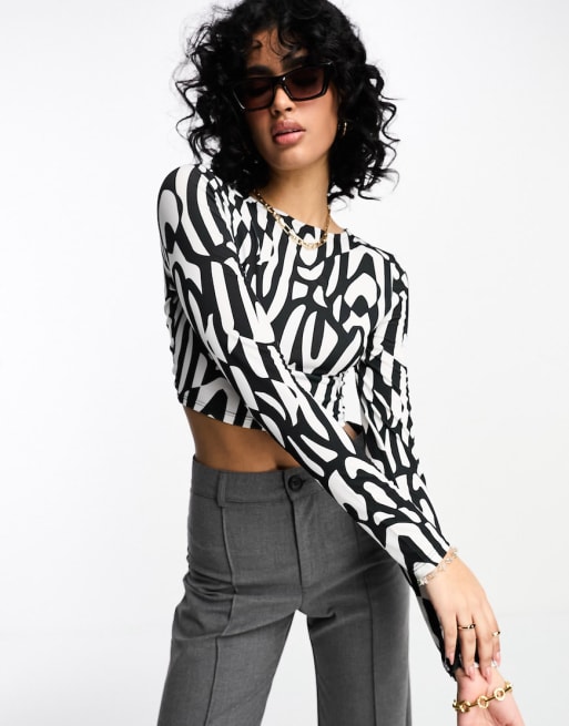 NA-KD x Maddy Nigmatullin - Coordinato con top con cut-out e gonna