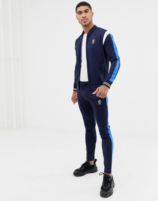 Navy-blåt joggingsæt i skinny pasform med striber i siden fra Gym King