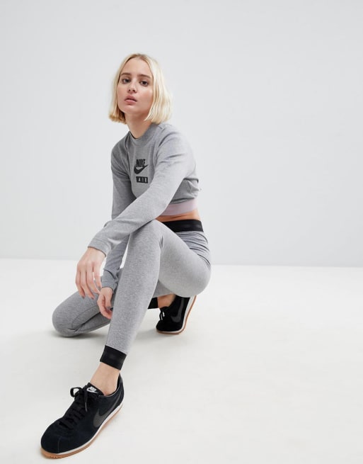 Nike – Air – Kurzes Oberteil und Leggings im Set