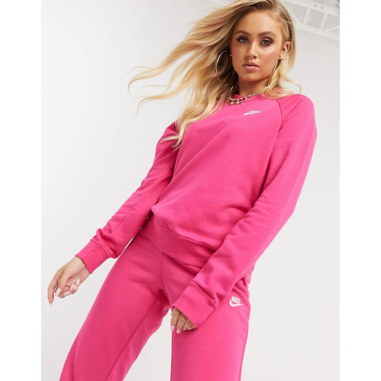 Black and clearance pink nike tracksuit