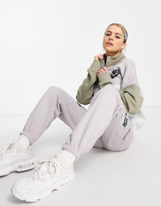 Nike – Lila och grön set i fleece med cargostil
