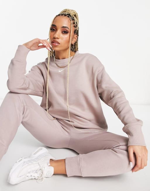 Cute 2024 nike tracksuit