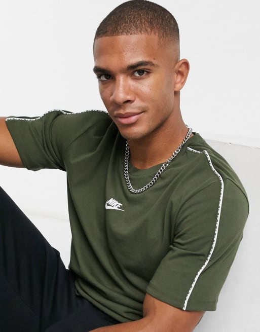 Nike – Repeat Pack – Set in Khaki mit Logostreifen